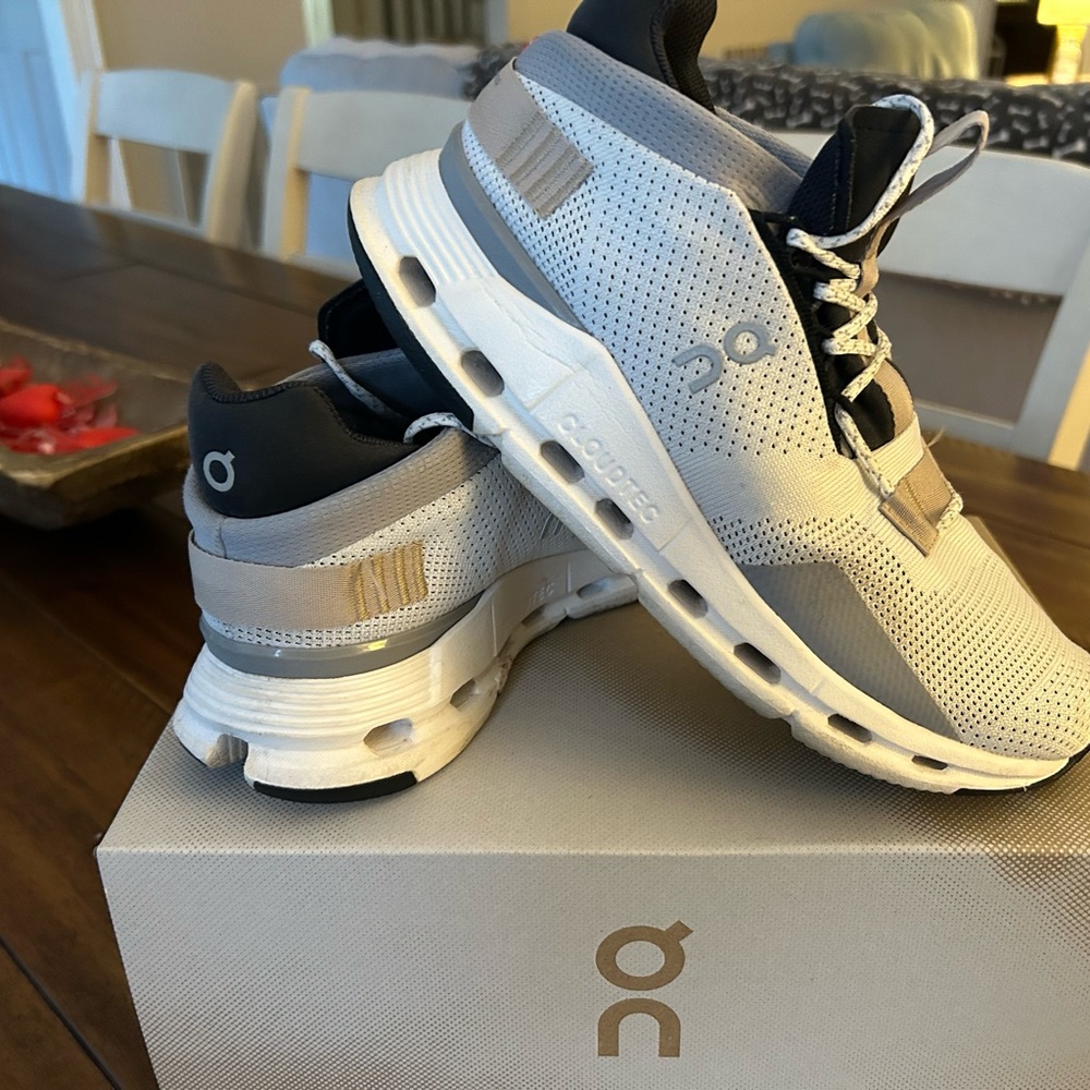 Women’s  On Running Cloudnova -7.5